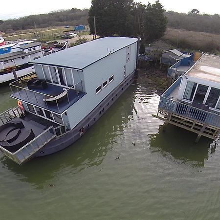 Houseboat Harbourside View Bed & Breakfast Newport  Exterior photo