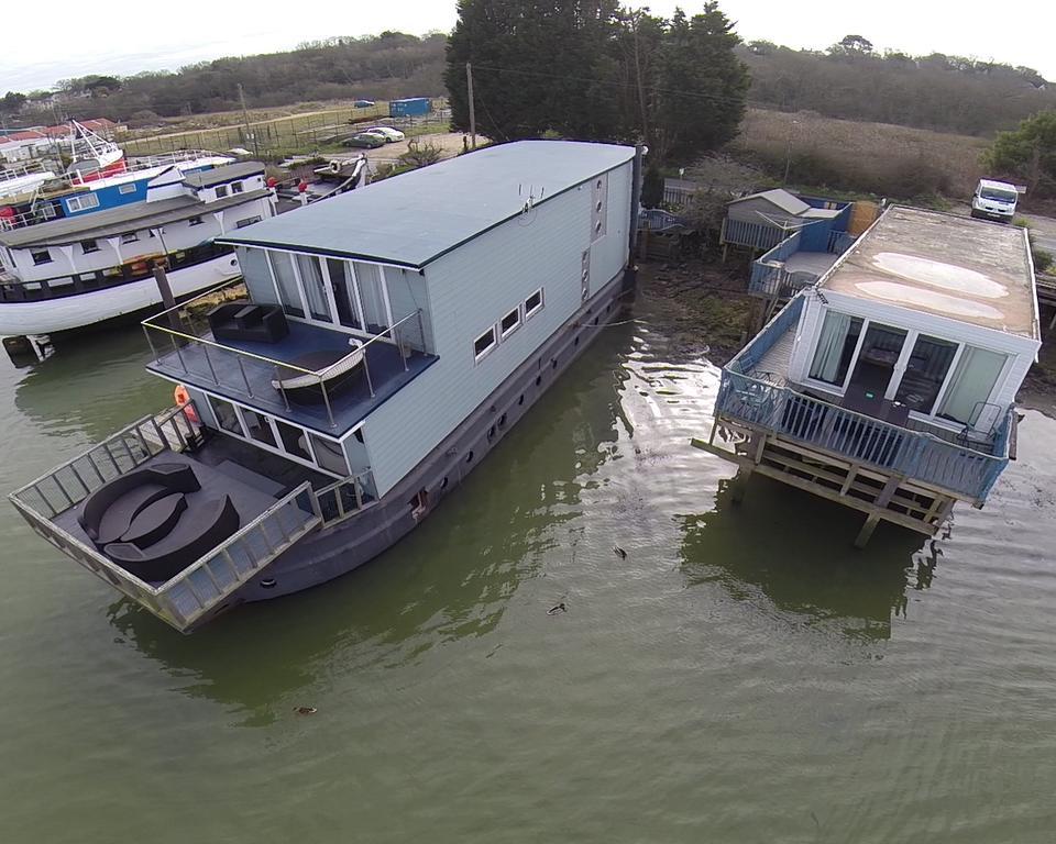 Houseboat Harbourside View Bed & Breakfast Newport  Exterior photo