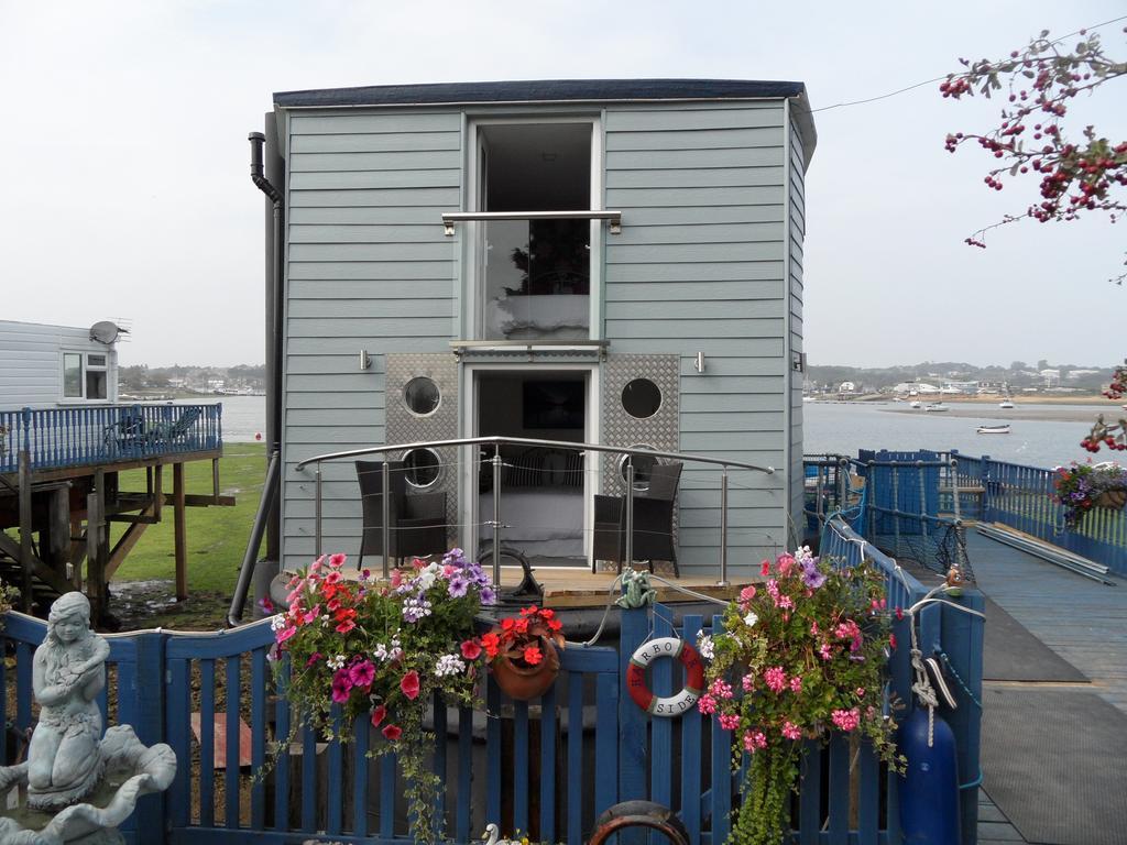 Houseboat Harbourside View Bed & Breakfast Newport  Exterior photo