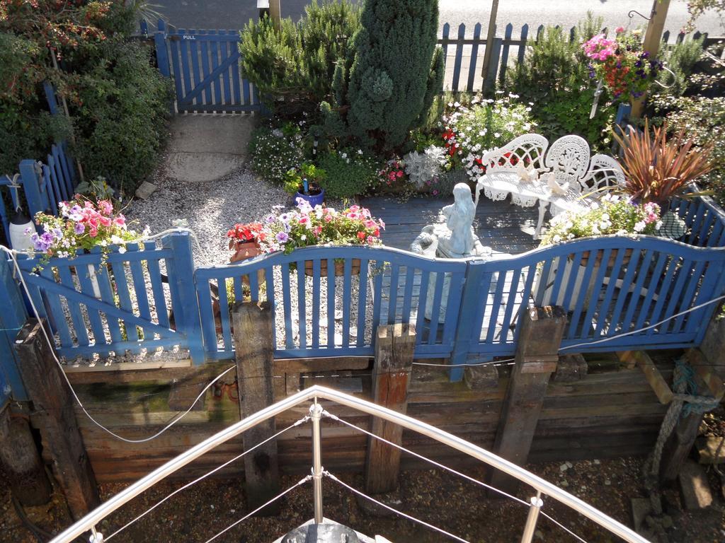 Houseboat Harbourside View Bed & Breakfast Newport  Room photo