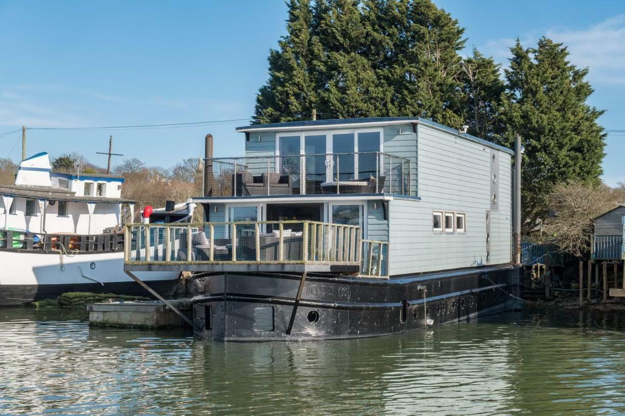 Houseboat Harbourside View Bed & Breakfast Newport  Exterior photo