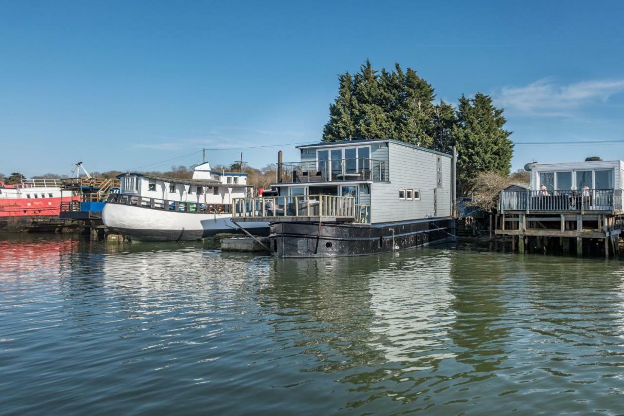 Houseboat Harbourside View Bed & Breakfast Newport  Exterior photo